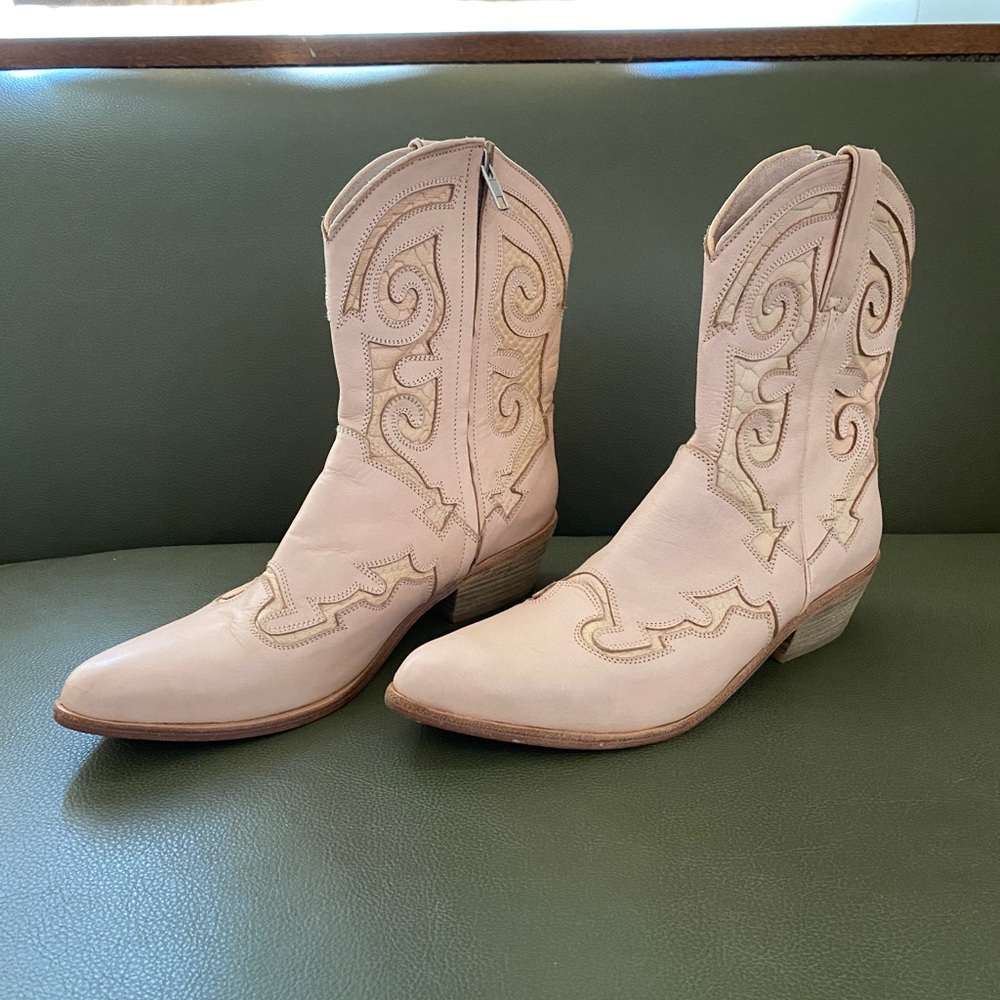 Beautiful never been worn leather cowboy boots.